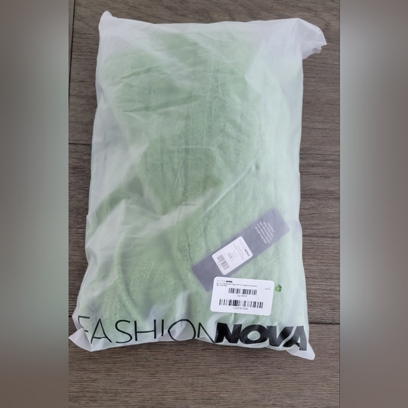 SOLD NWT 🥰 All Things Sweet Cable Knit Crossover Sweater. - Picture 9 of 9